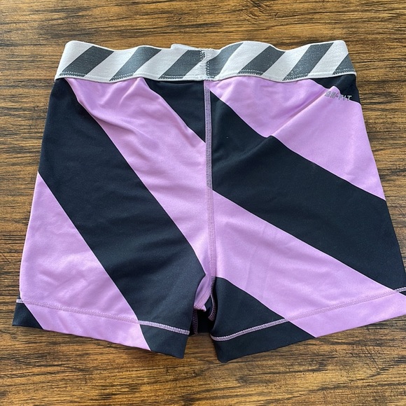 Nike Pro - Picture 2 of 2